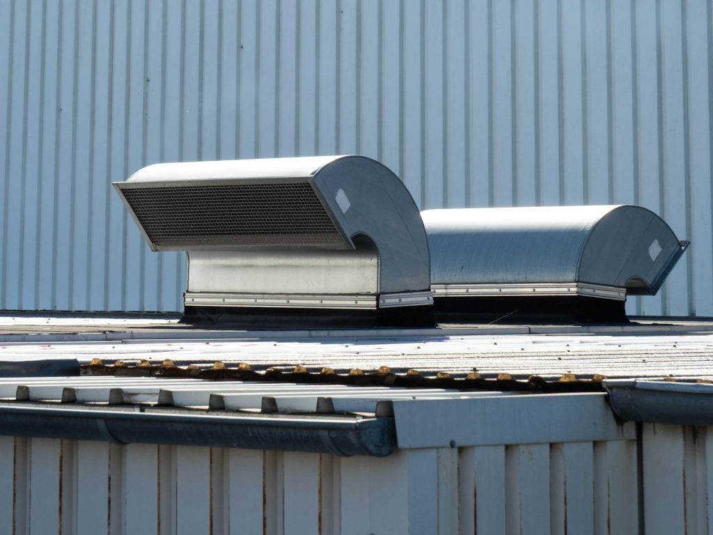 Unita di ventilazione su copertura industriale