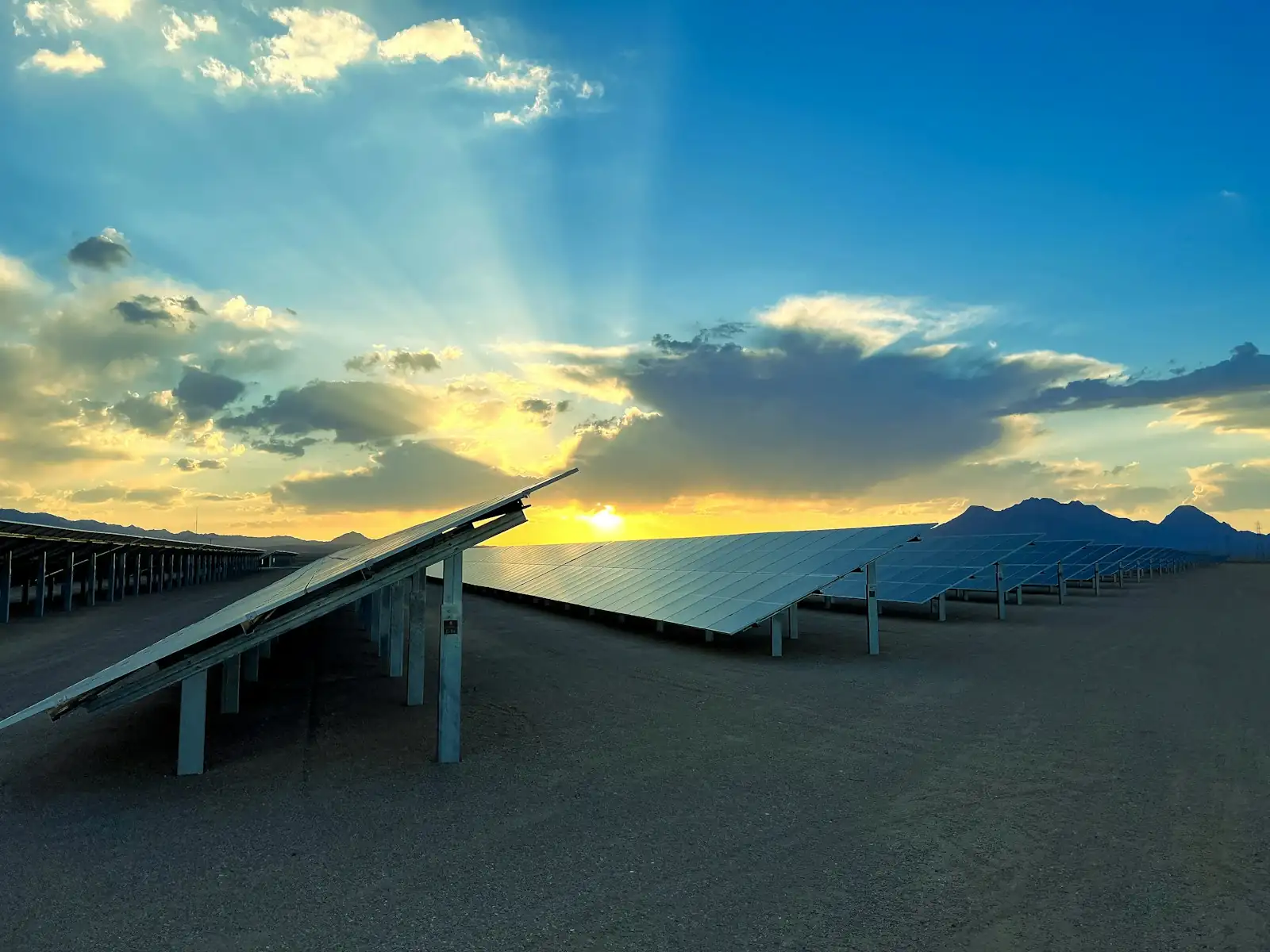 Moduli fotovoltaici sotto il sole del Mediterraneo