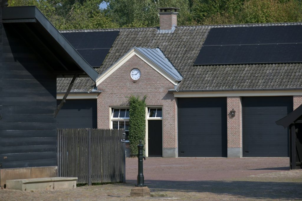 Abitazione con impianto fotovoltaico sul tetto