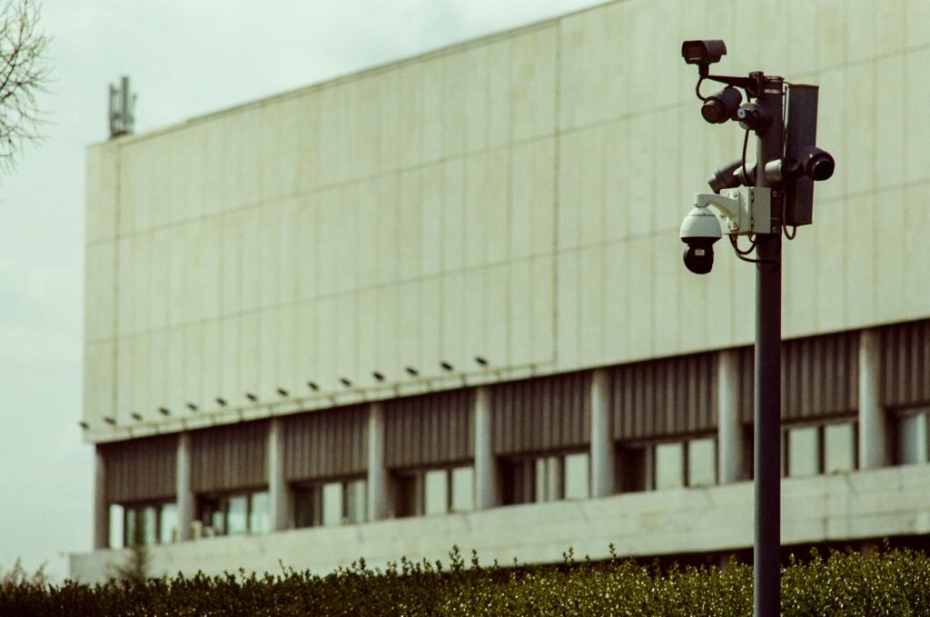 Telecamere di videosorveglianza urbana su palo