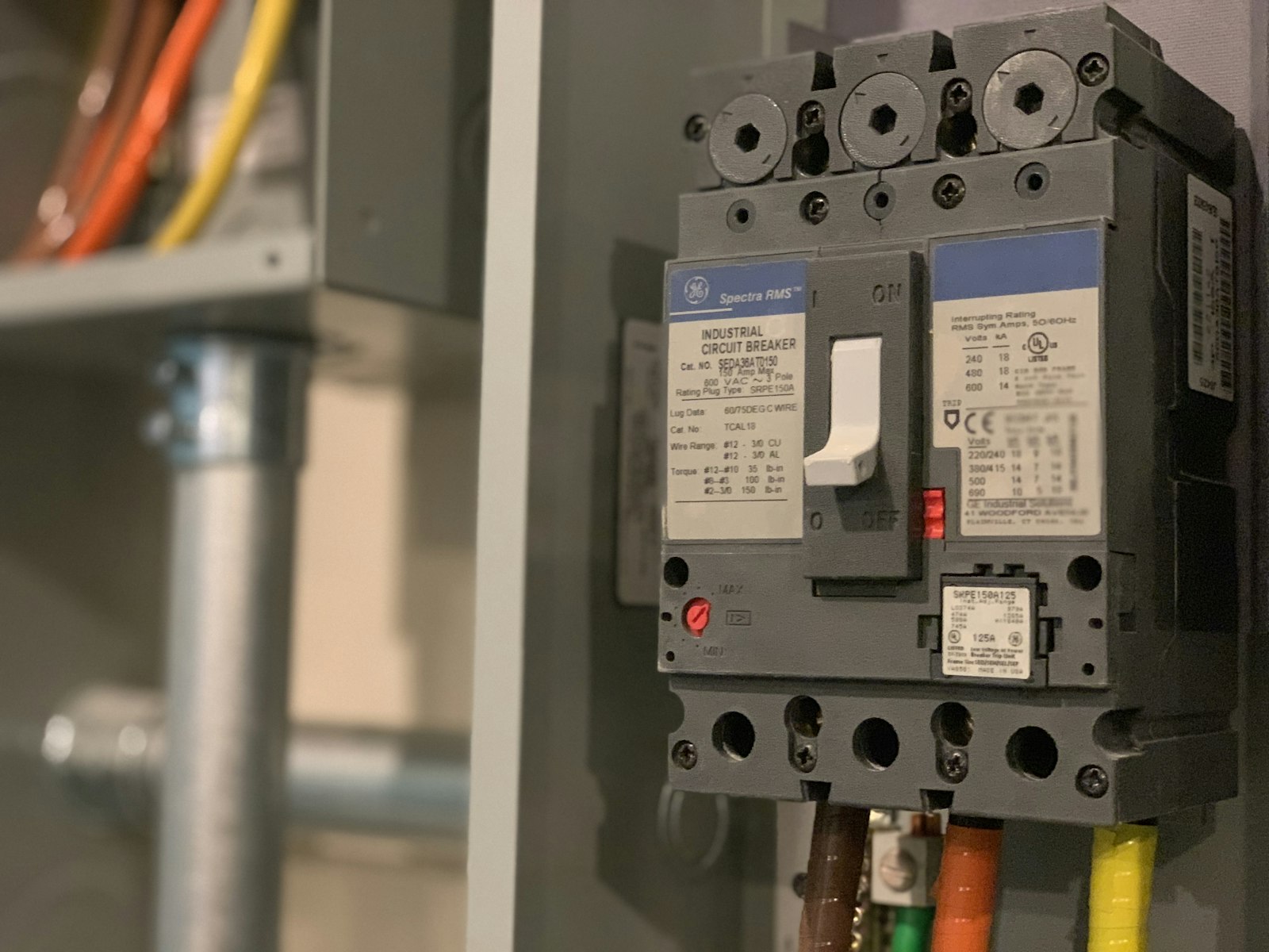 Quadro elettrico con interruttori di protezione