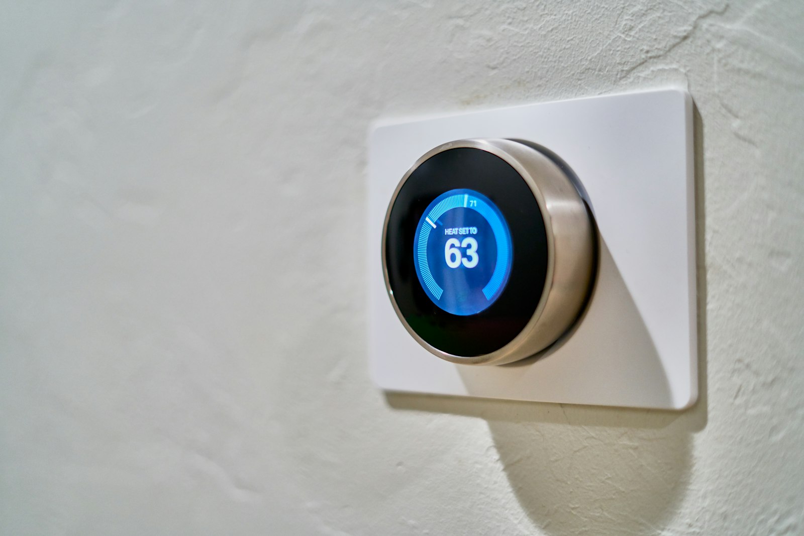 Termostato digitale che regola la temperatura di casa