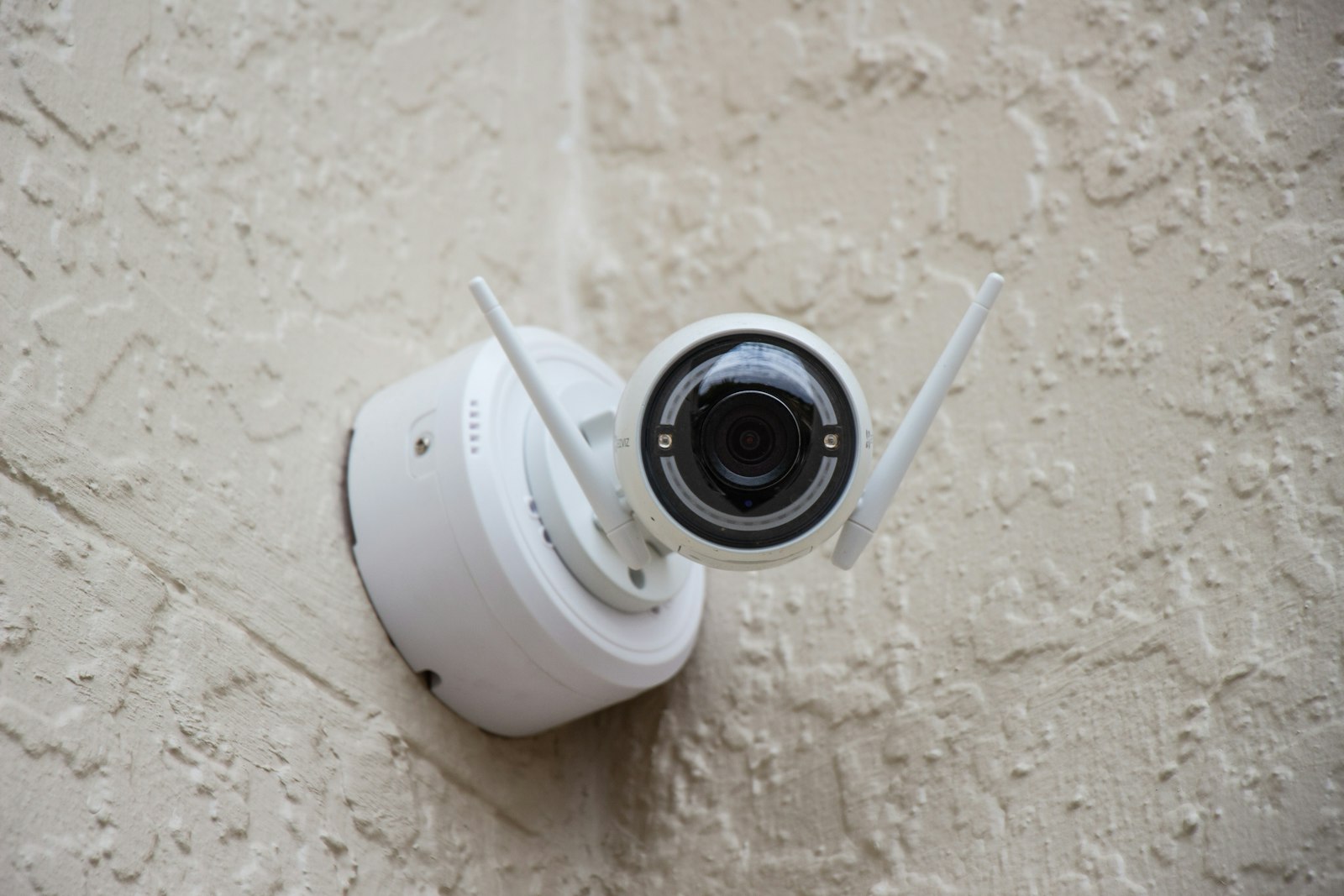 Telecamera di videosorveglianza a parete