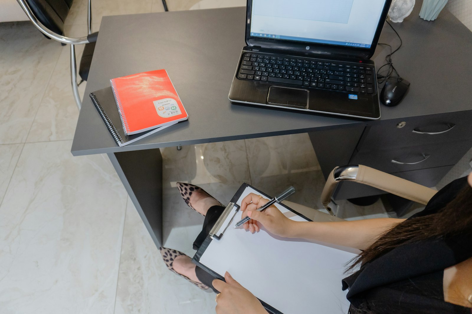 Moduli compilati a mano prima di accedere alla piattaforma online